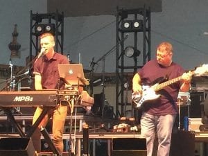 QC Festival Of Praise Lifts Fans Up In LeClaire Park