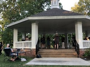 Quad-Cities' Nova Singers Offer “Peace, Love, Joy” for the Holiday Season