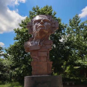 Quad City Arts Public Sculpture Program Pleases Artists and Property Owners