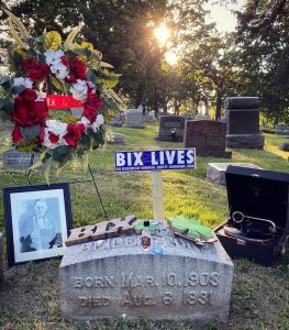 Bix's grave at Oakdale Memorial Gardens was decorated specially for today's 90th anniversary of his passing, Aug. 6, 1931, in Sunnyside, Queens, N.Y.