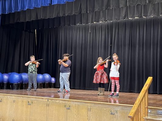 Rock Island Students Show Off Their Skills at Violin Recital