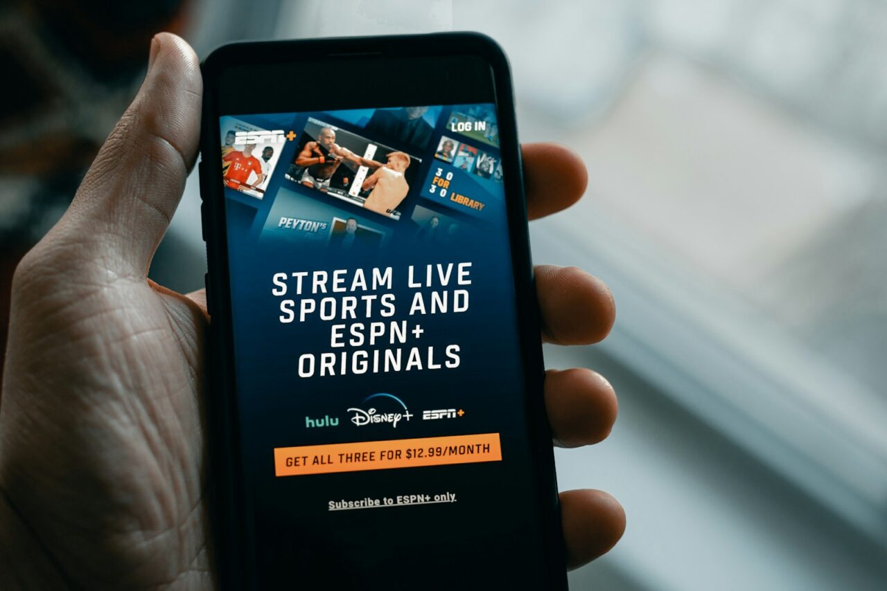 A selection of handy apps for Illinois and Iowa’s sports fans to download in 2025 - QuadCities.com
