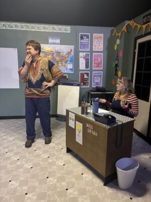 REVIEW: “Thanksgiving Play” in Moline a Daffy, Delicious Feast