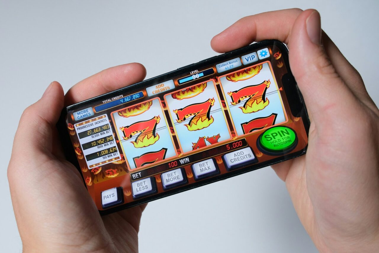 How Would Legalizing Online Casinos Support Illinois' Economy? - QuadCities.com