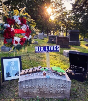 Bix's grave at Oakdale Memorial Gardens, Davenport.